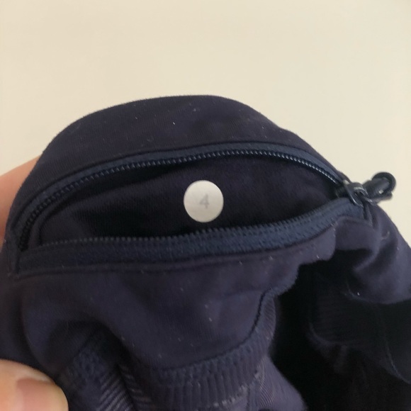 Lulu Lemon crop purple leggings size 4 - Picture 5 of 8